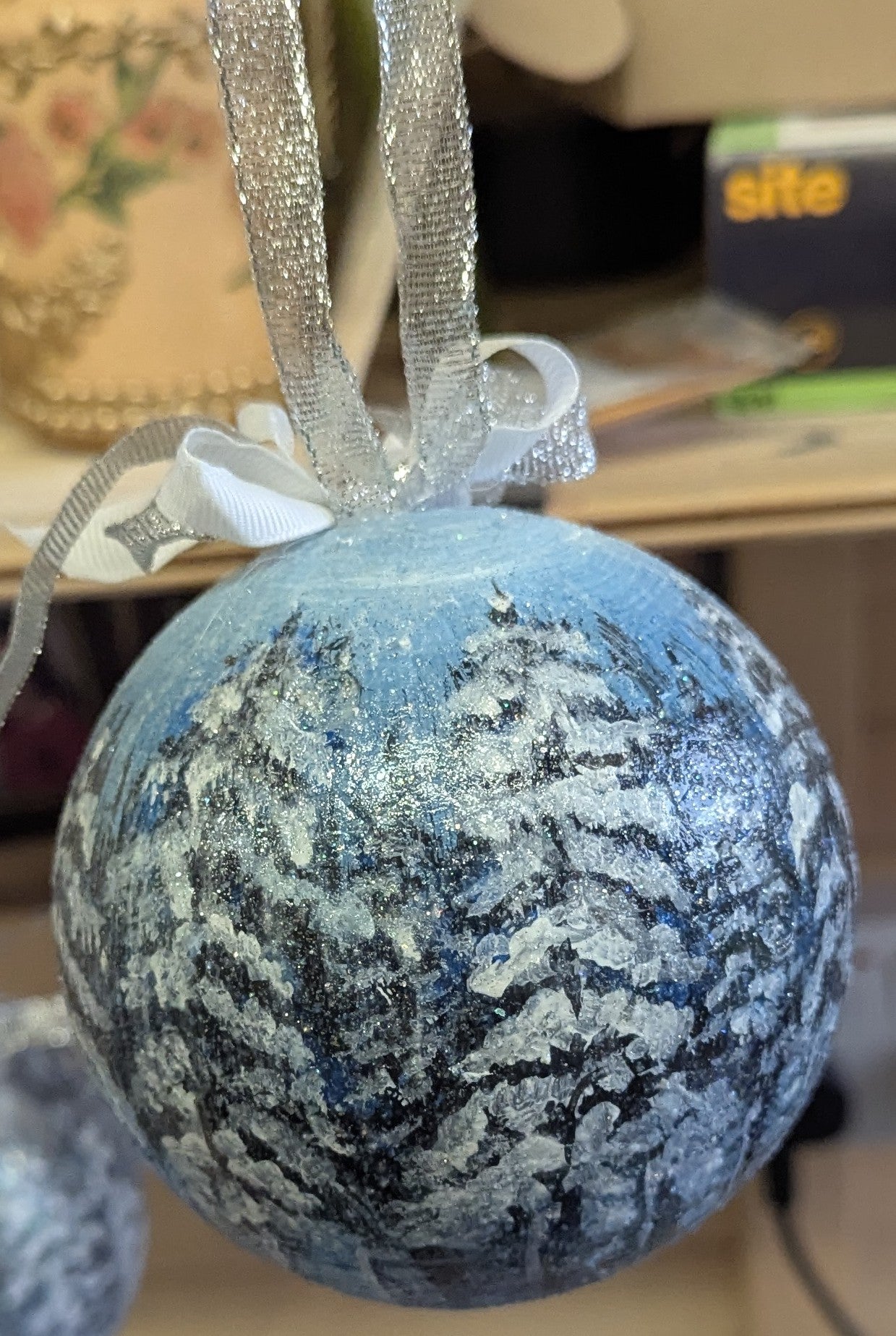 🏔️ Hand-Painted Winter Cabin Christmas Ornament – Crackled Glass Finish - Bauble
