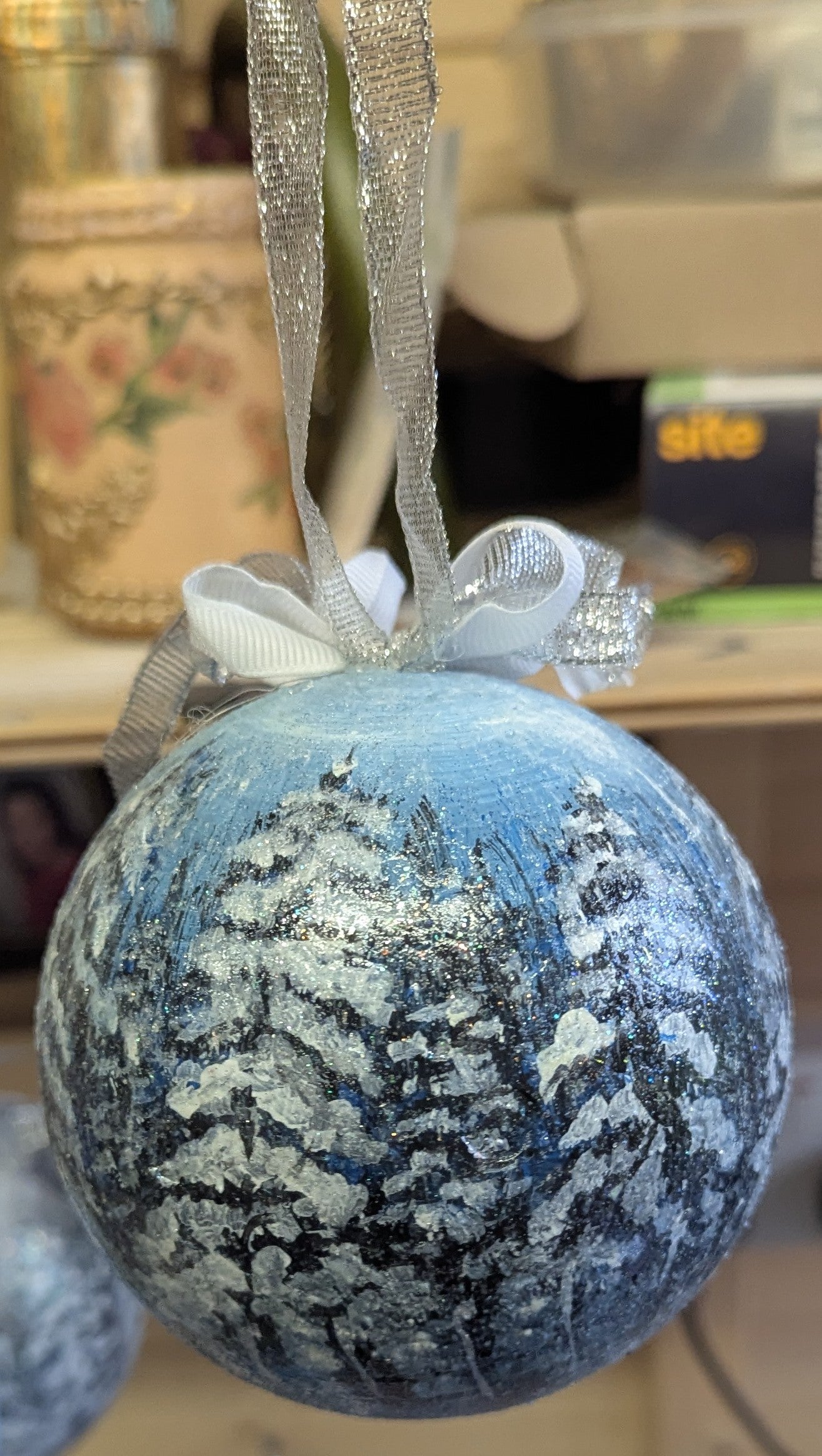 🏔️ Hand-Painted Winter Cabin Christmas Ornament – Crackled Glass Finish - Bauble