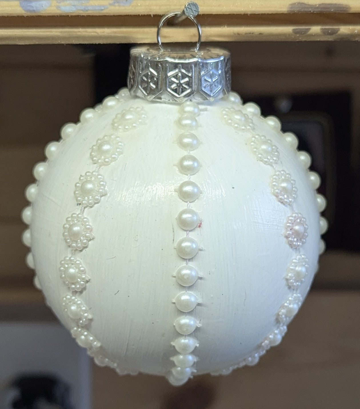 Pearl Beaded White Christmas Bauble – Elegant Plastic Ornament with Silver Snowflake Cap