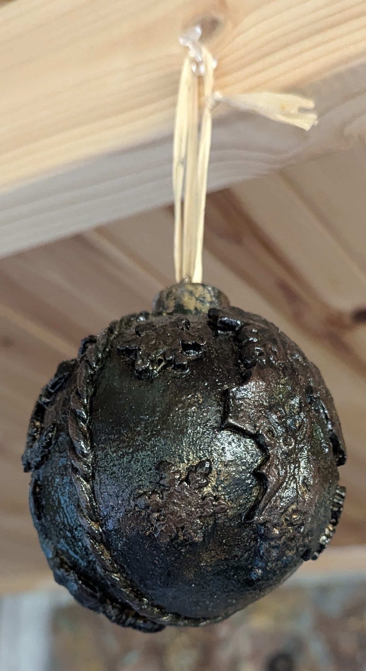 Rustic Snowflake Rope Bauble – Textured Plastic Christmas Ornament