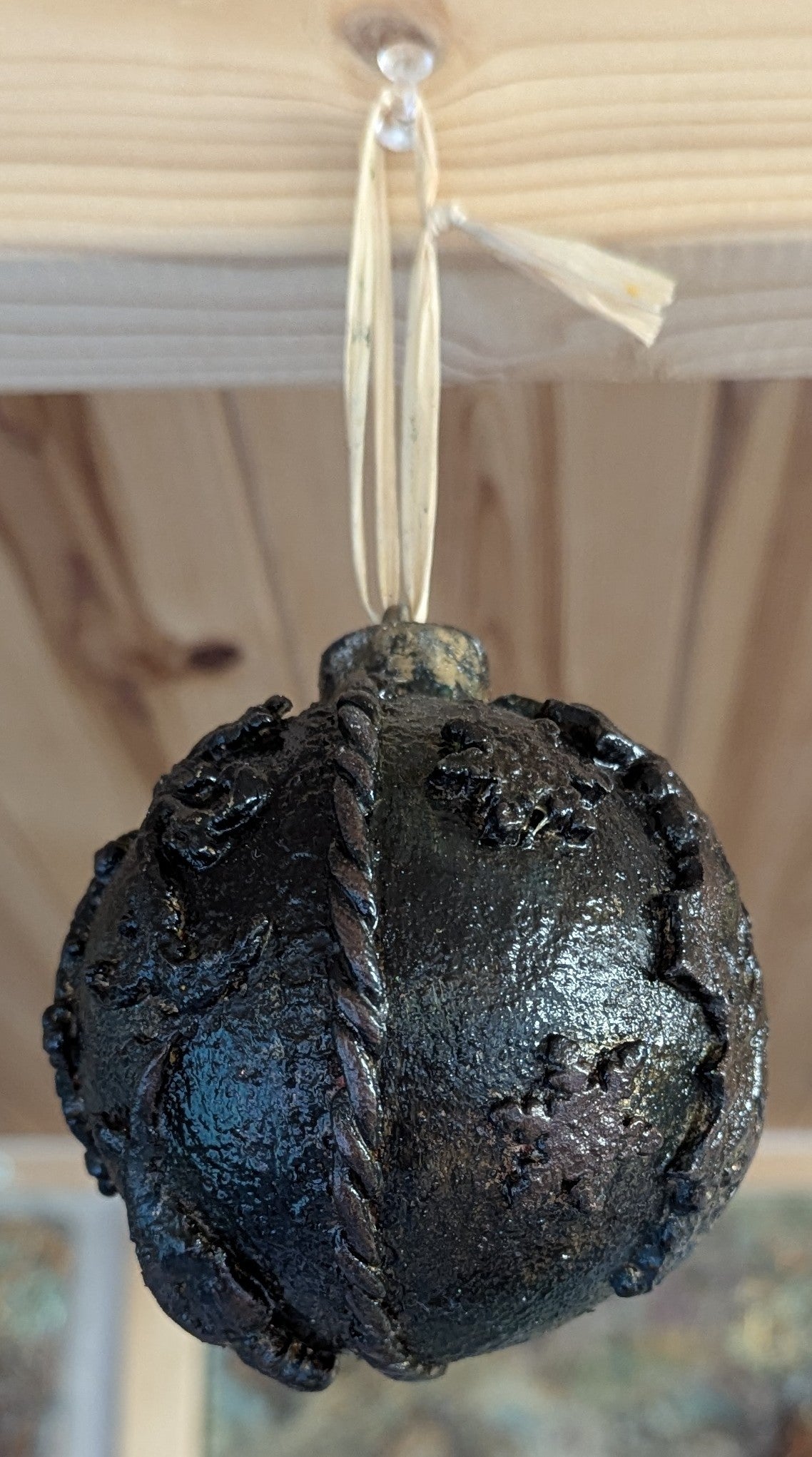 Rustic Snowflake Rope Bauble – Textured Plastic Christmas Ornament