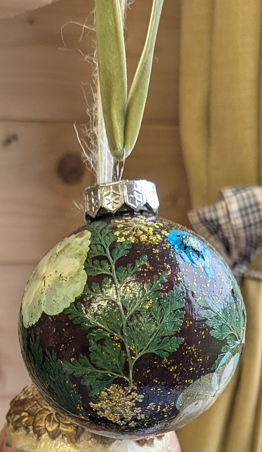 Botanical Christmas Bauble – Nature-Inspired Plastic Ornament - Hand Crafted