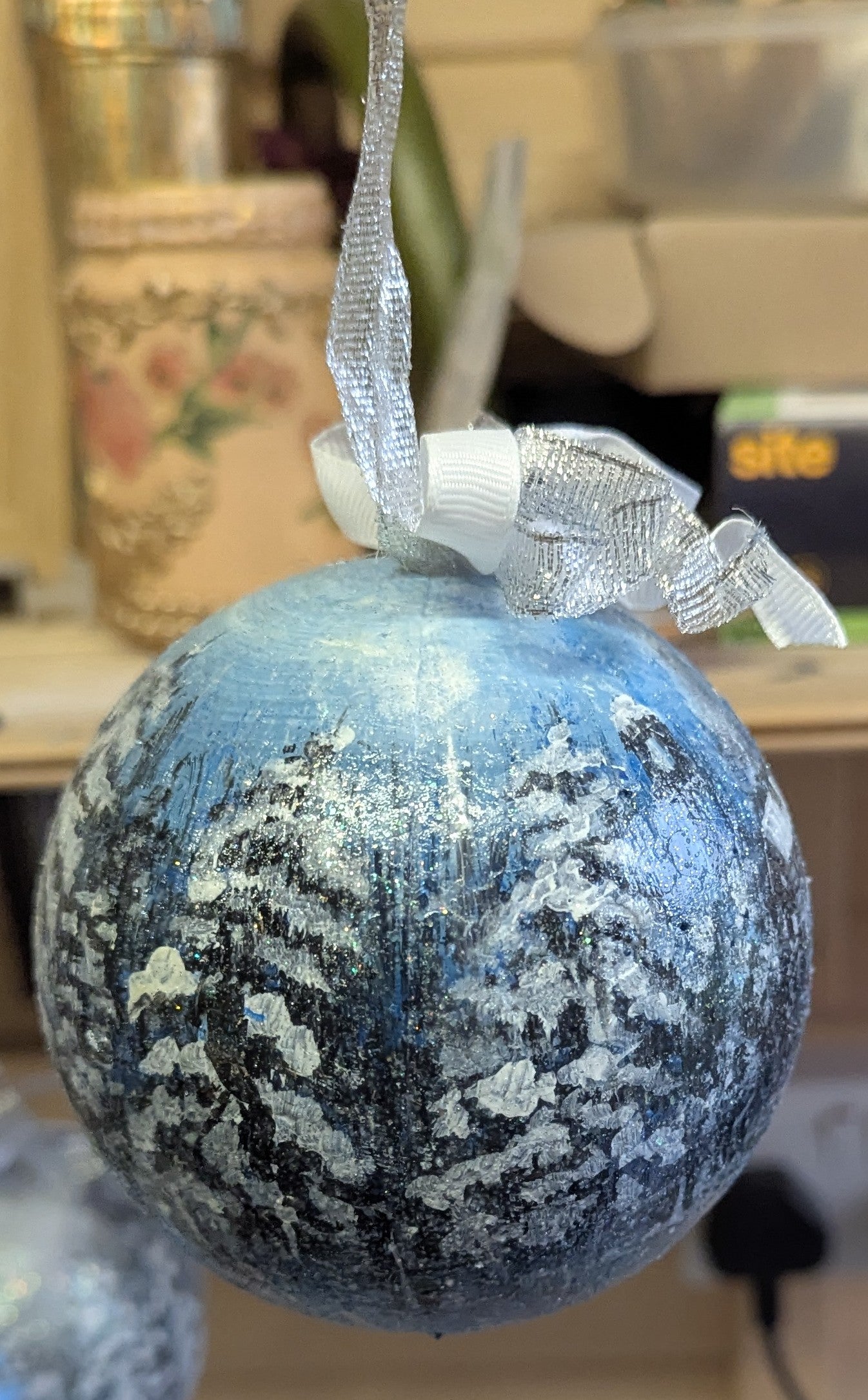 🏔️ Hand-Painted Winter Cabin Christmas Ornament – Crackled Glass Finish - Bauble