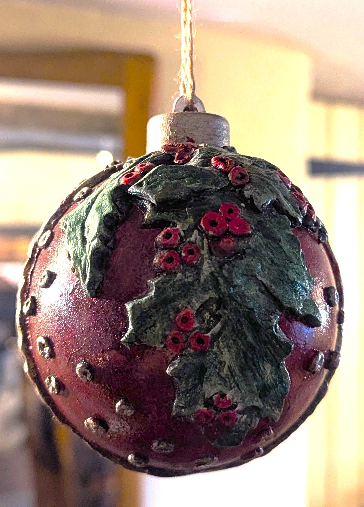 Robin Christmas Bauble – Vintage-Style Plastic Ornament