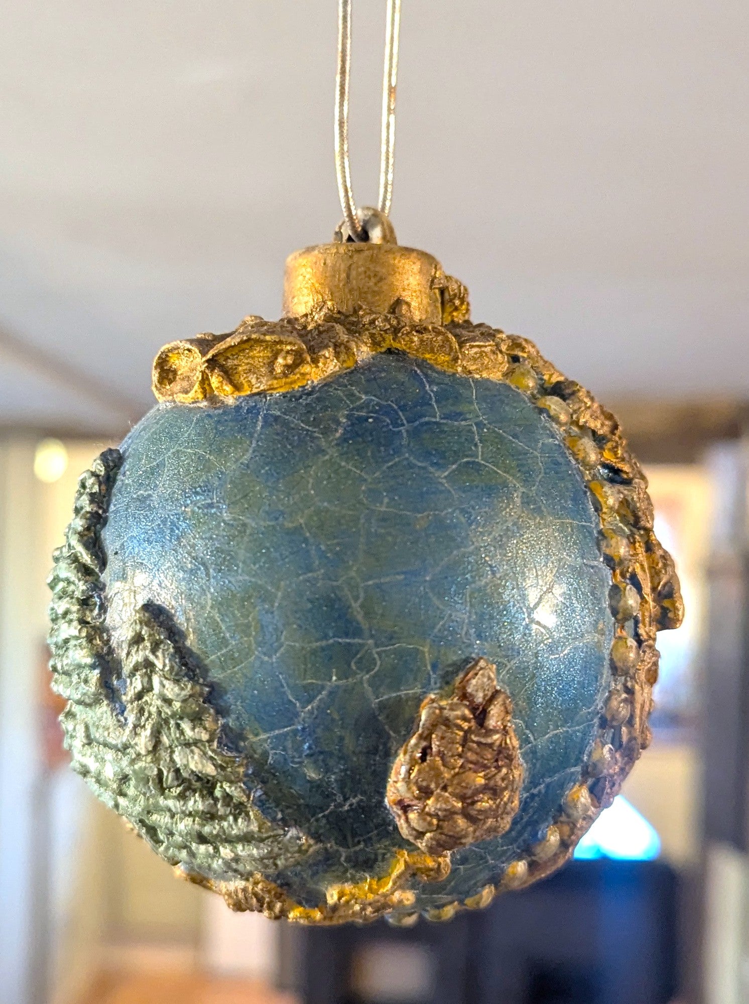 Winter Birds Christmas Bauble – Textured Plastic Ornament with Red Bird Motif